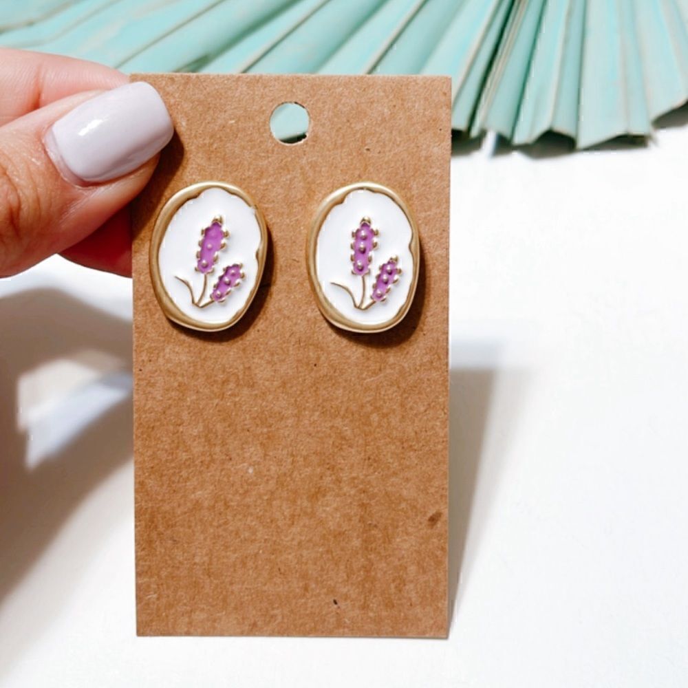 Lavender stud earrings S12